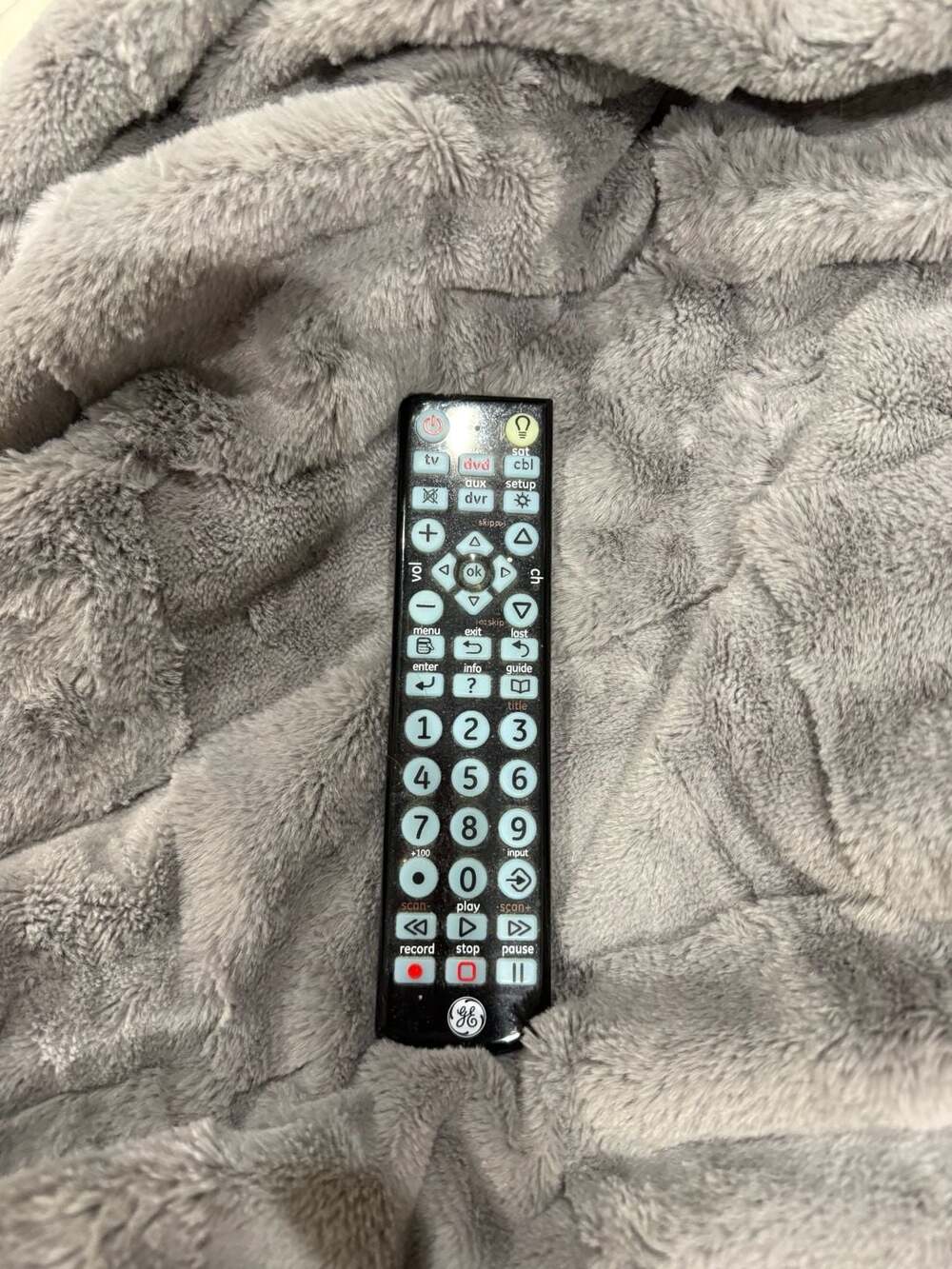 GE Universal Remote Control 4-Device - Picture 2 of 4